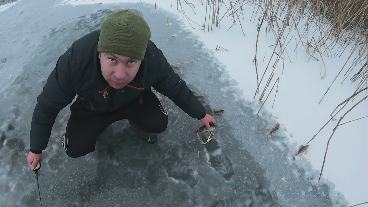 ОФИГЕТЬ!!! ОНИ НЕ ЛЕЗУТ в ЛУНКУ!!! РЫБАЛКА в БОМБОВОЙ ЯМЕ!!! Важен цвет мормышки при ловли окуня?