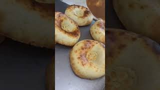 картинка: Как сделают лепёшку тандырный от мука до горячий лепешку