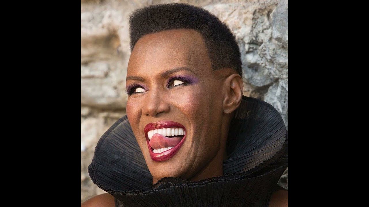 Смотреть «Grace Jones - Electrify Me (Rare White Label)» на YouTube Смотреть «Grace Jones - Electrify Me (Rare White Label)» на YouTube