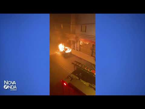 Veículo pega fogo no Bairro Filomena, em Nova Venécia