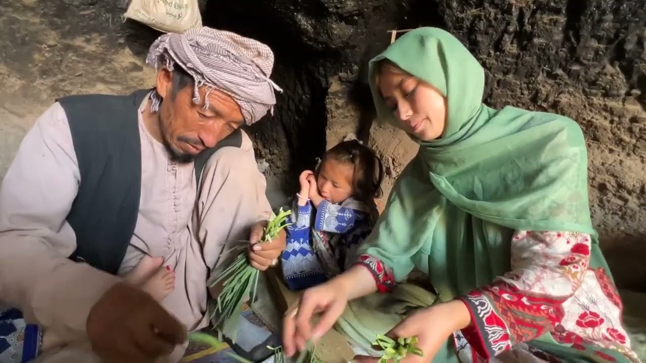 In the Heart of the Mountains: A Beautiful Girl’s Life with Her Cave-Dwelling Family in Bamiyan