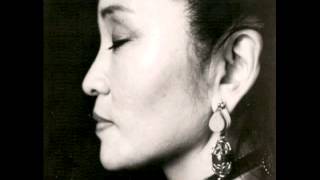 Yungchen Lhamo feat. Annie Lennox - Fade Away chords