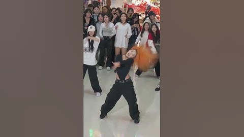 Kpop in public LISA 'ROCKSTAR'