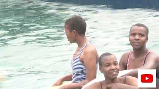 Sosit Girls, The Swimmers