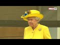 El motivo por el cuál la Reina Isabel II viste con los colores del arcoíris | ¡HOLA! TV