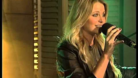 Leah performs 'Met jou klere aan' LIVE!