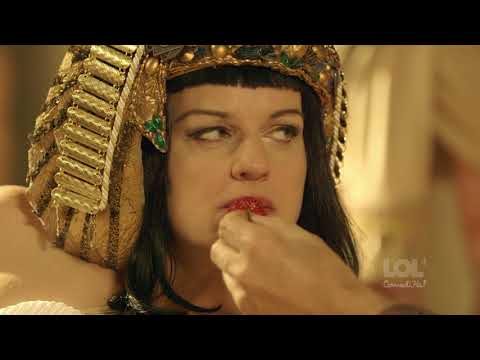 Sensual Kiss in Ancient Egypt // LOL ComediHa!