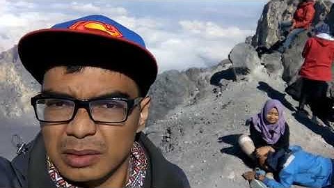 Puncak Merapi dan Puncak Garuda di Gunung Merapi