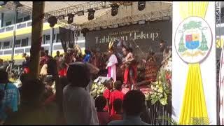 Menerima Uskup Baru Dengan Tarian Adat