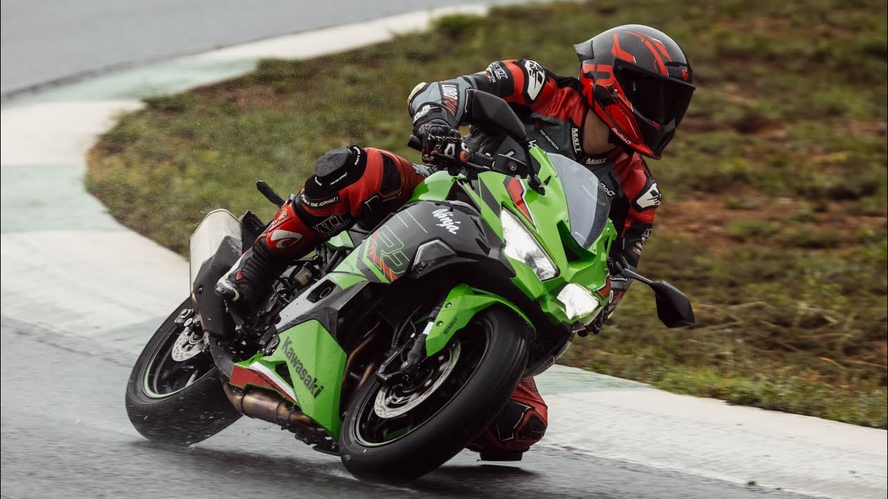 TEST KAWASAKI ZX-4 RR / 16000 tr/min dans un 400 en 4 cylindres ?!