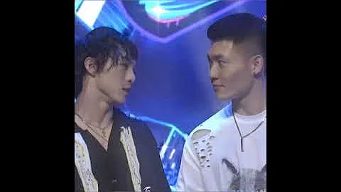 (QIAOXIAO) Qiaozhi casually giving Huangxiao his p...