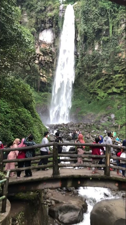 Grojogan Sewu Waterfall Di Gunung Lawu Jateng
