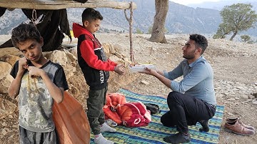 Dansan two homeless nomads: book purchase by a nomadic teacher for a garbage collector