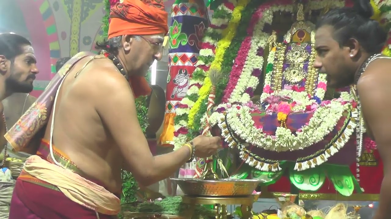 கோவில்பட்டி  செண்பகவல்லி திருக்கோயில் கும்பாபிஷேக விழா - முழங்க மூன்றாம் கால யாக சாலை பூஜை 