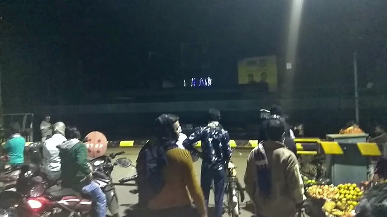 Busy Rail Gate || Empty Rake Train Speedy Skipping Jirat Station Rail Gate || Rail Gate | ER | IR |