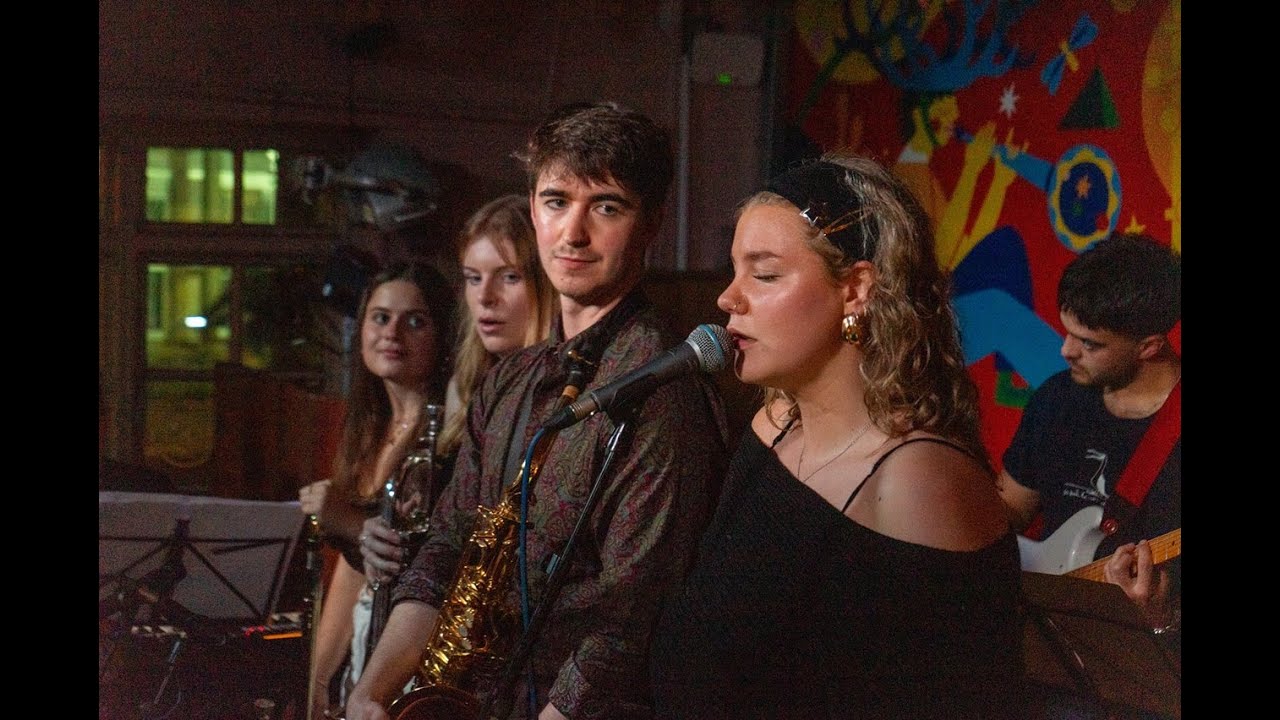 Howell's Grooving Castle - Love Like You (Emma Nissen Soul Cover) - LIVE @ The Gallimaufry Howell's Grooving Castle - Love Like You (Emma Nissen Soul Cover) - LIVE @ The Gallimaufry