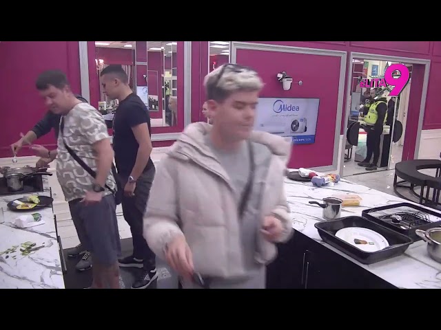 Hitna intervencija obezbeđenja: Uroš Stanić demolirao Belu kuću - sve se trese od njegovog urlikanja (VIDEO)