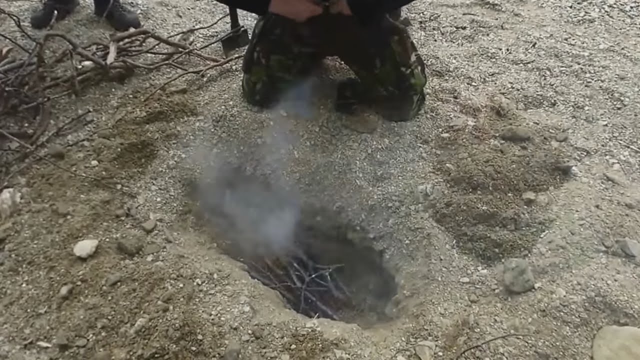 Bushcraft cooking,Primitive Cooking ,Underground oven,Earth Oven,flint