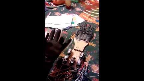 MANO ROBÓTICA CONTROLADA POR MANO REAL - PROYECTO EN ARDUINO