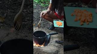 CAMPING GIRL | Shrimp on a Fire in the Rain and Makes Salad With Tomatoes For Garnish | P 6 | #viral