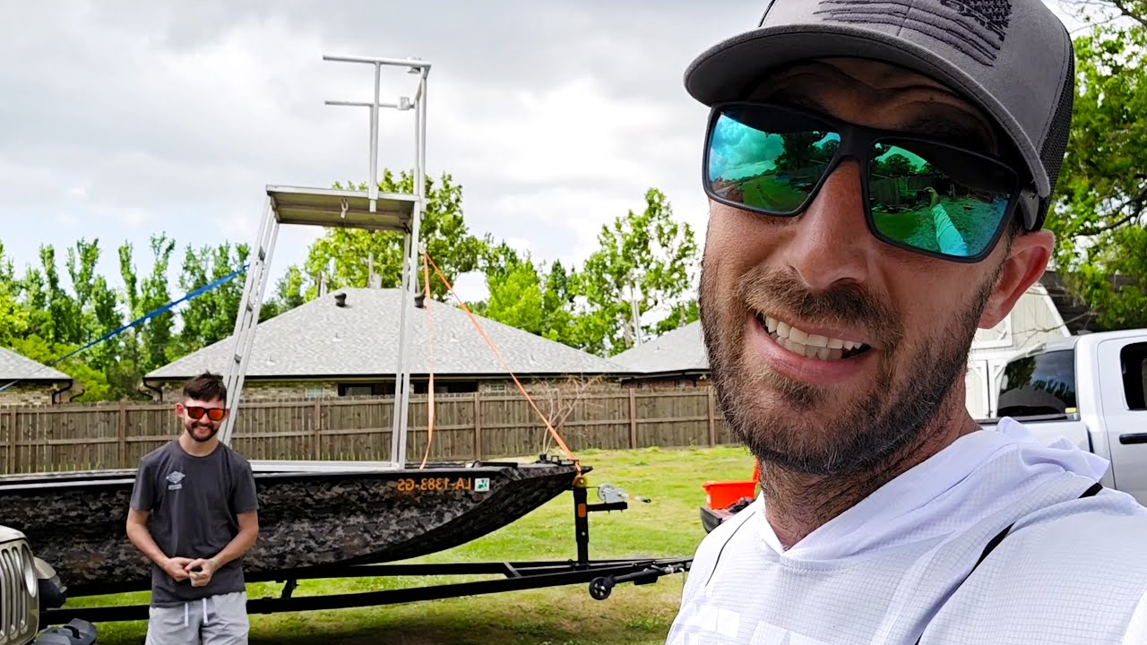 Sight Fishing for Redfish – Friend Fixes Up His Boat on the Spot!