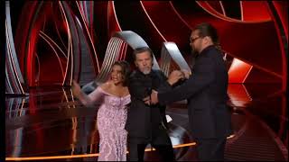 Regina Hall gets handsy with Jason Momoa and Josh Brolin at The Oscars.