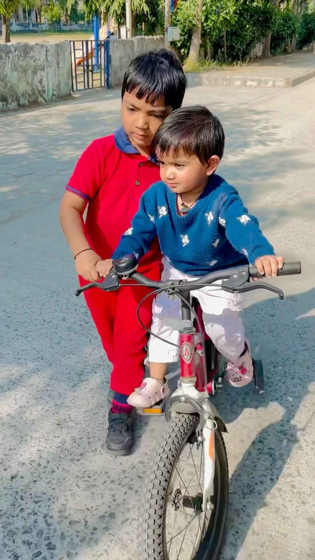 Kashvi ko cycle chalani h ?