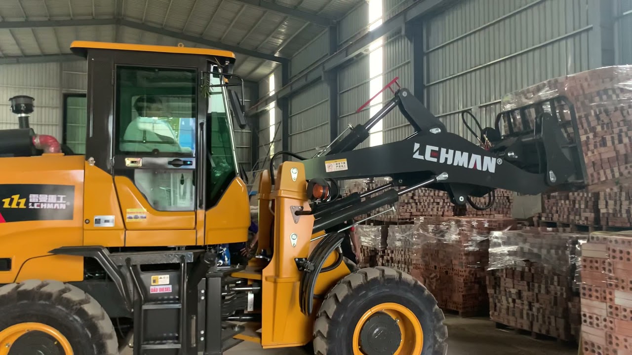 Thực tế máy xúc lật nâng 2 tấn gạch đặc-Tư vấn: 0987357463