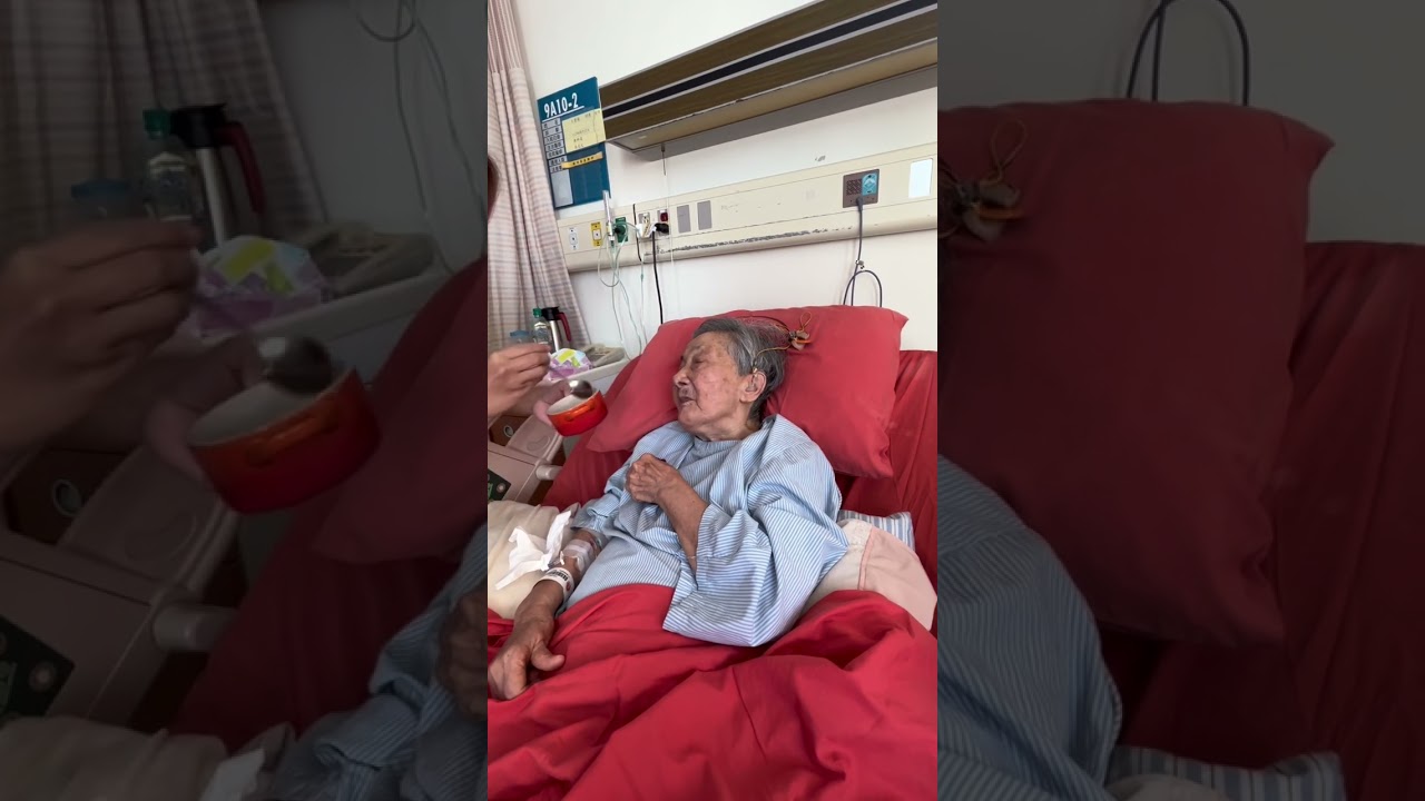 手術後第一天的早餐吃蒸蛋…等。王老師等著主治陳醫生來查房後看看能否下床。跟老人的對話如同跟小孩的對話。#王老師的日常 #luluintaiwan #89歲 。2023/08/15。