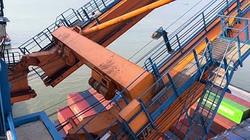 Một ngày như mọi ngày #Trong công nhân ngành cảng @