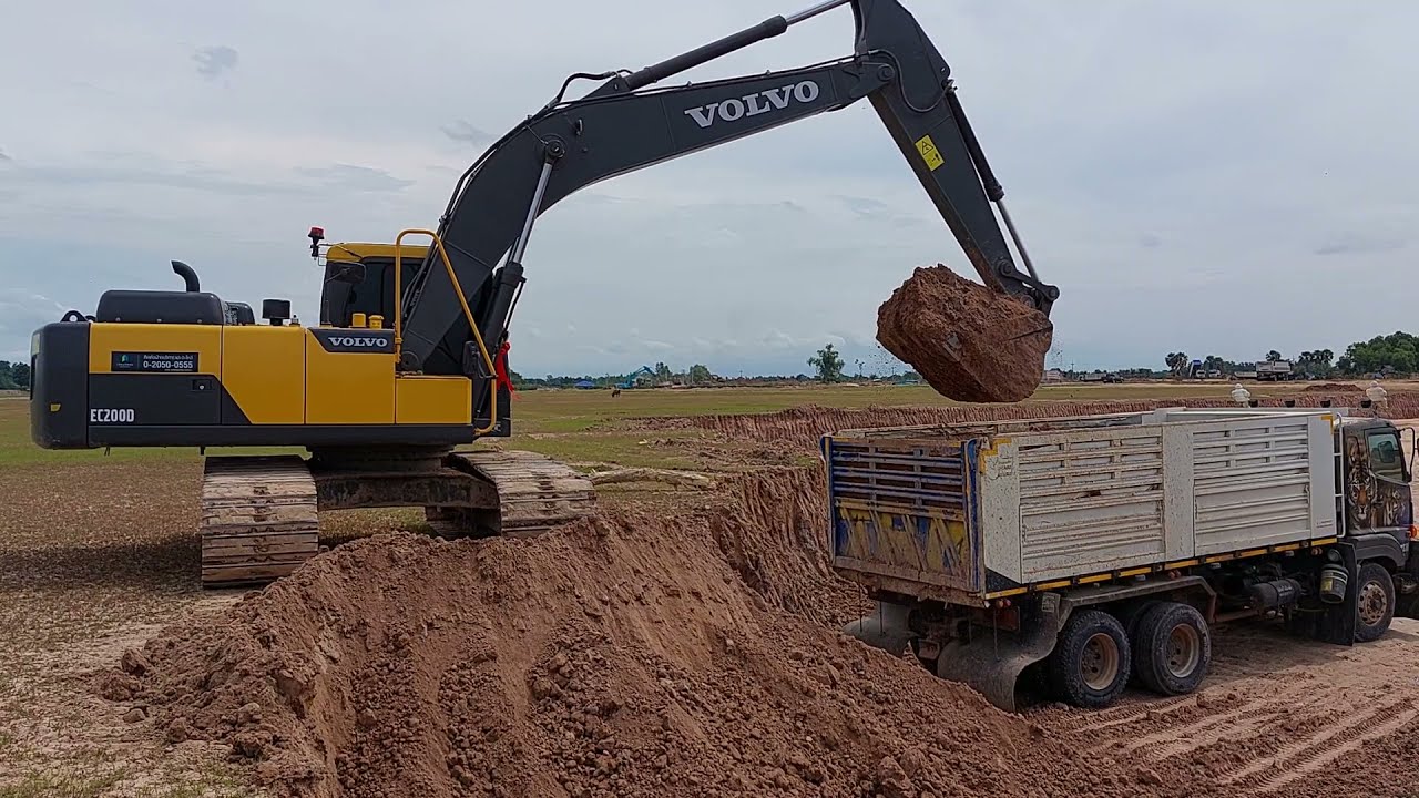 NEW VOLVO EC200D หนุ่มสวีเดน จัดเต็ม งานลอกอ่าง ดั้มแรง  excavator and truck EP.8557