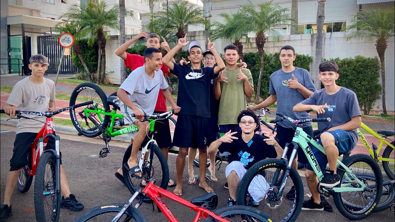 ENCONTRO DE BIKES NA MINHA CIDADE!!! (Eu cai 🥲)