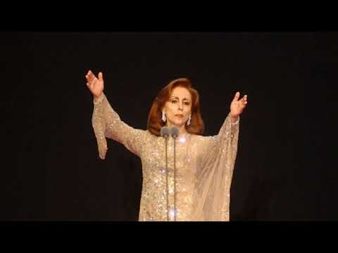 Fairuz - sallimleh alayh ( Live in bahrain 1998)