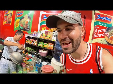 FIRST TIME EATING INDOMIE in WARMINDO 🇮🇩 (Famous Indonesian Instant Noodle Restaurant)