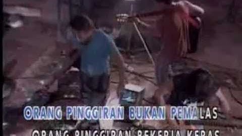 Franky Sahilatua feat. Iwan Fals - Orang Pinggiran [OFFICIAL]