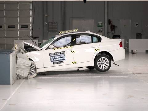 2006 Bmw 330i crash test #3