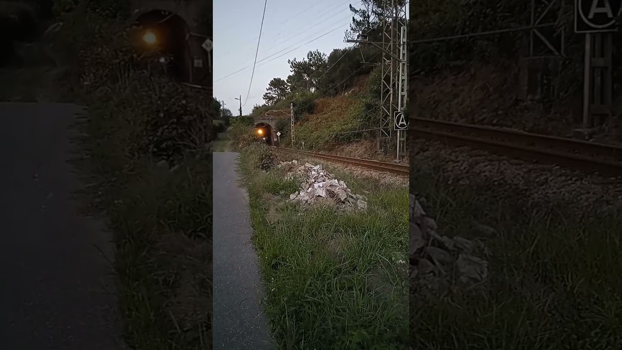 Tren FEVE serie 3500 en Salinas, Asturias. #train #travel