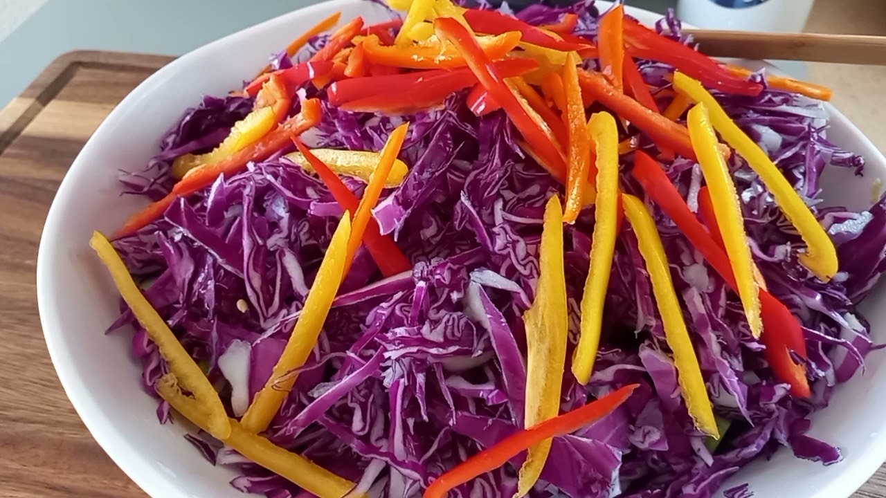 Ensalada de Repollo Morado: Salud en Cada Bocado. 