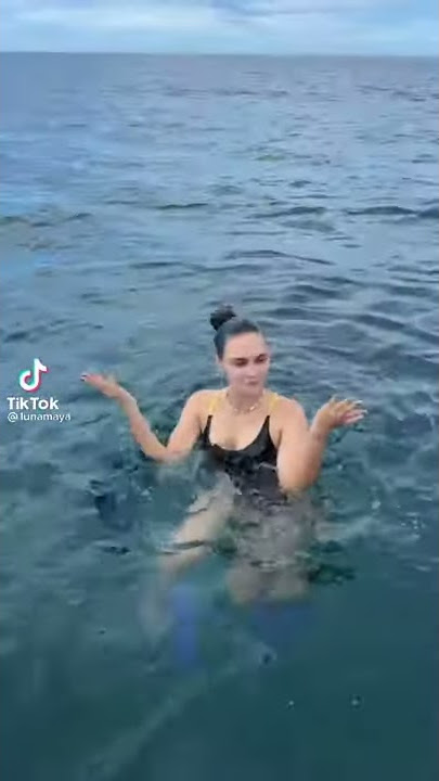 Luna Maya berenang tanpa baju k********lh****Tan an