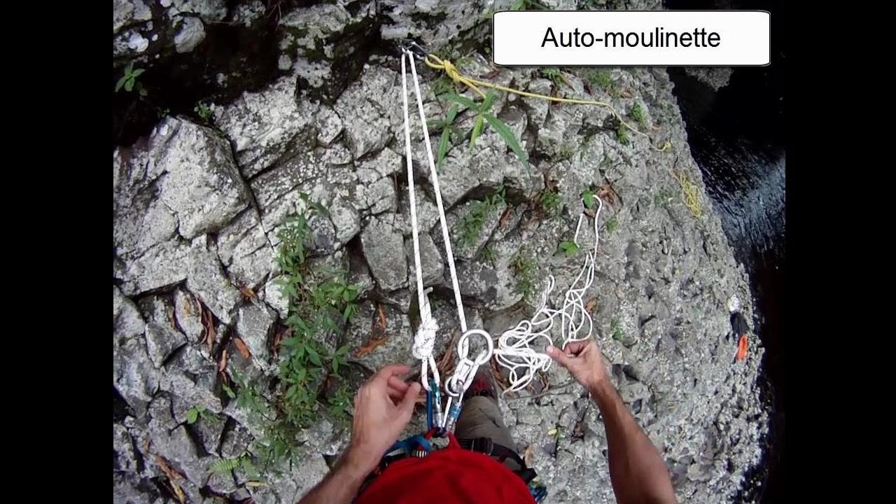 Canyoning pose de main courante