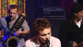 Laurie Anderson - Only An Expert (Live Letterman) 2010