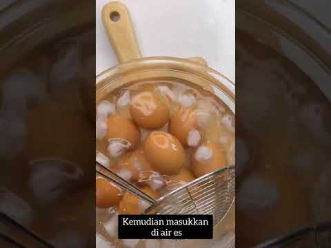 Video: Memasak telur rebus di rumah