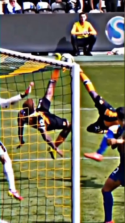Jedag jedug sepak bola tendangan mirip di Captain Tsubasa