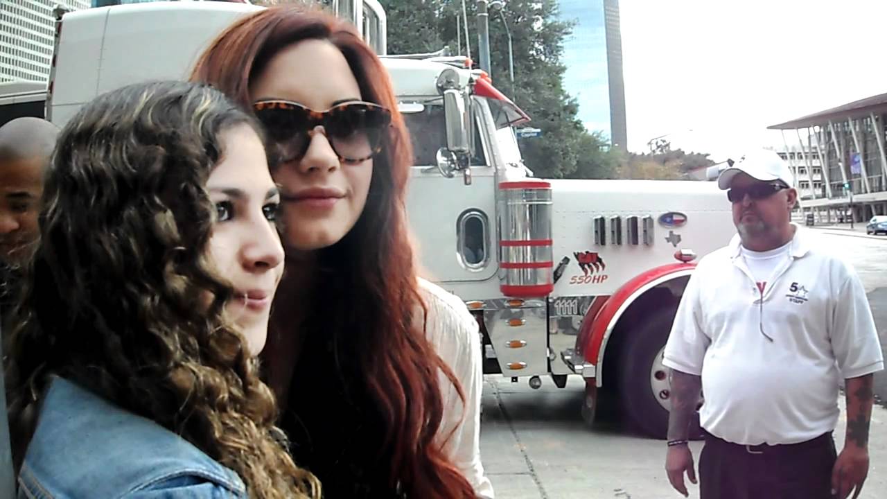 Demi meeting fans before her show :) Houston 11-25-11