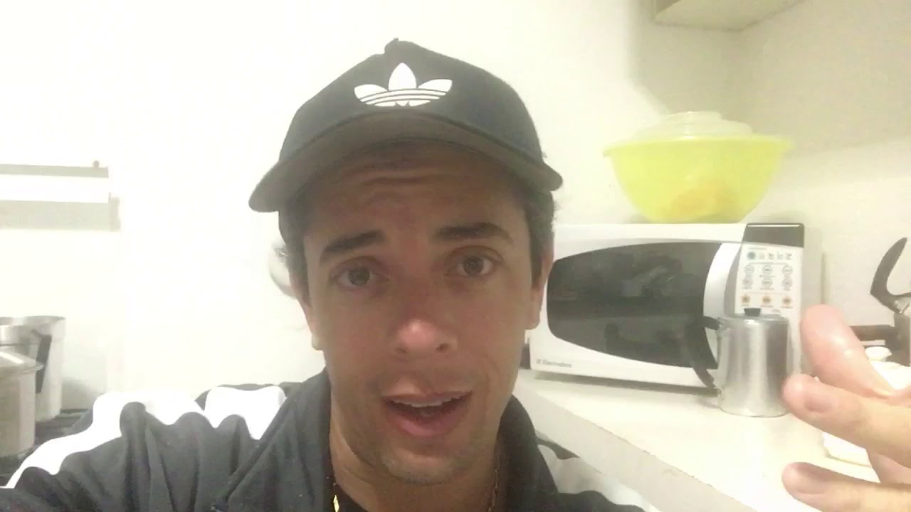 Como imitar os trejeitos das personalidades?