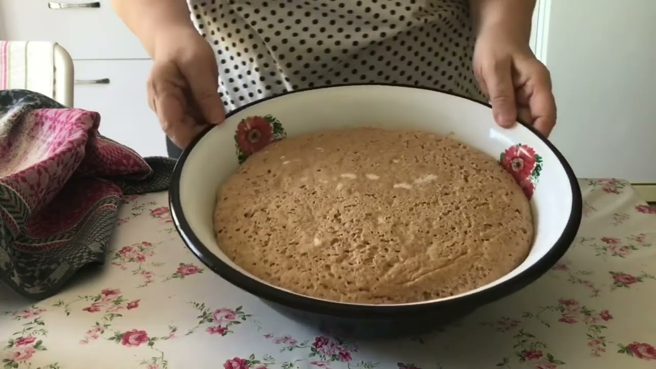 Değirmende öğüttürdüğümüz kendi buğdayımızdan tam buğday ekmeği pişirdim. 