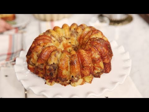 Make This For Breakfast: Sausage, Apple, and Cheddar Monkey Bread!