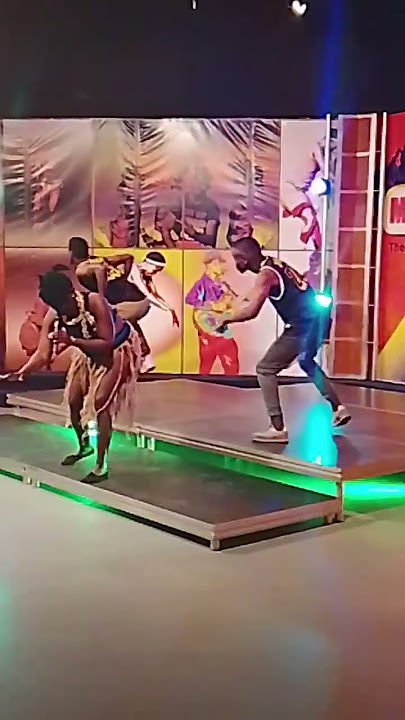 Mado Madombi performing one of her song on the album 'Le Nyatsa Batho' 😘🔥🔥