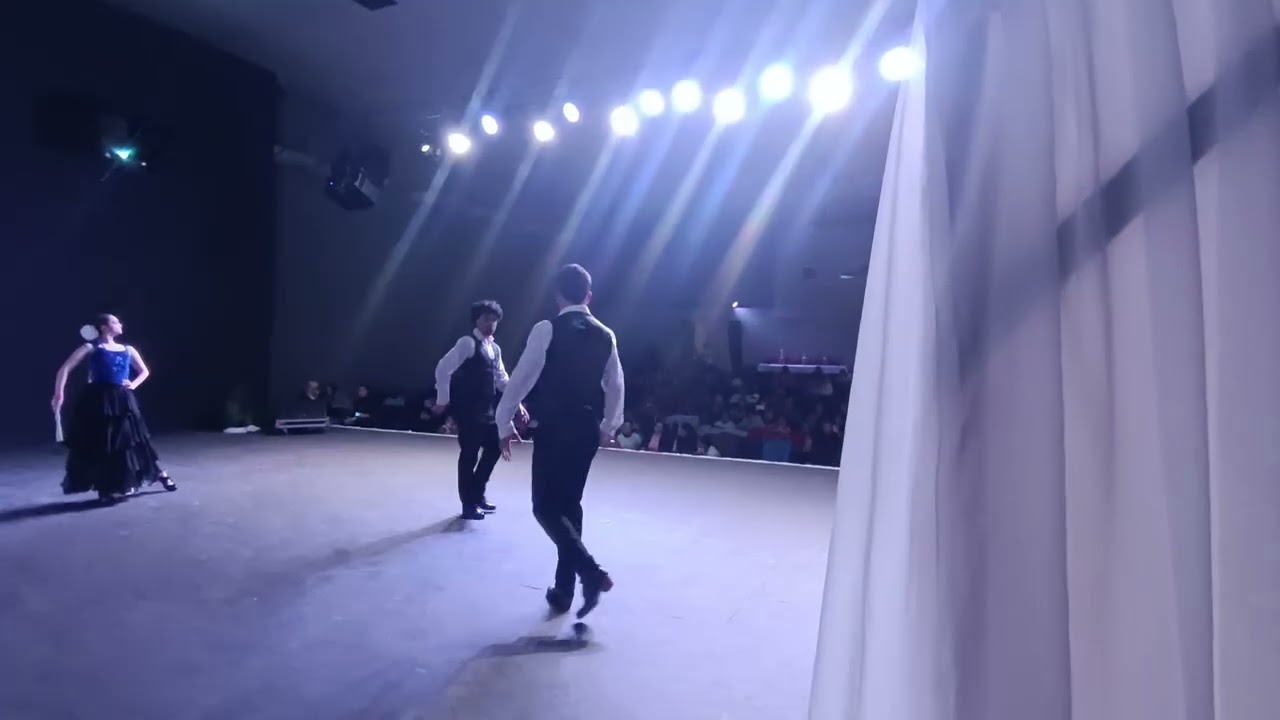 Coreografía original de Hijo de la Luna.