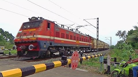 Fast & Furious Speedy Red Beast WAP-4 Loco Skip Between Railgate with Malda Intercity Express | ER